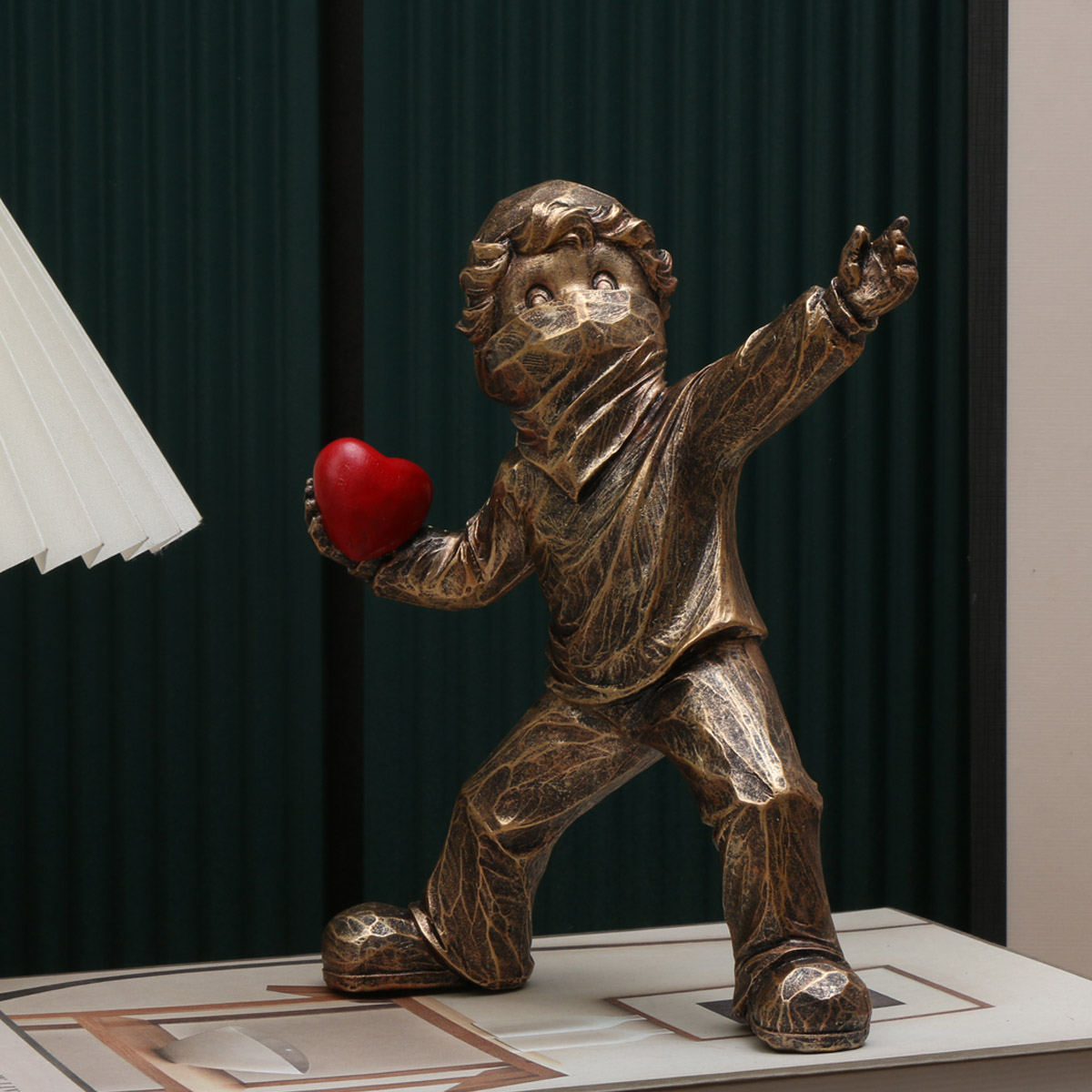 1 pc Resin Banksy Love Sculptu - Retro Gaming Decor recensione e prezzo