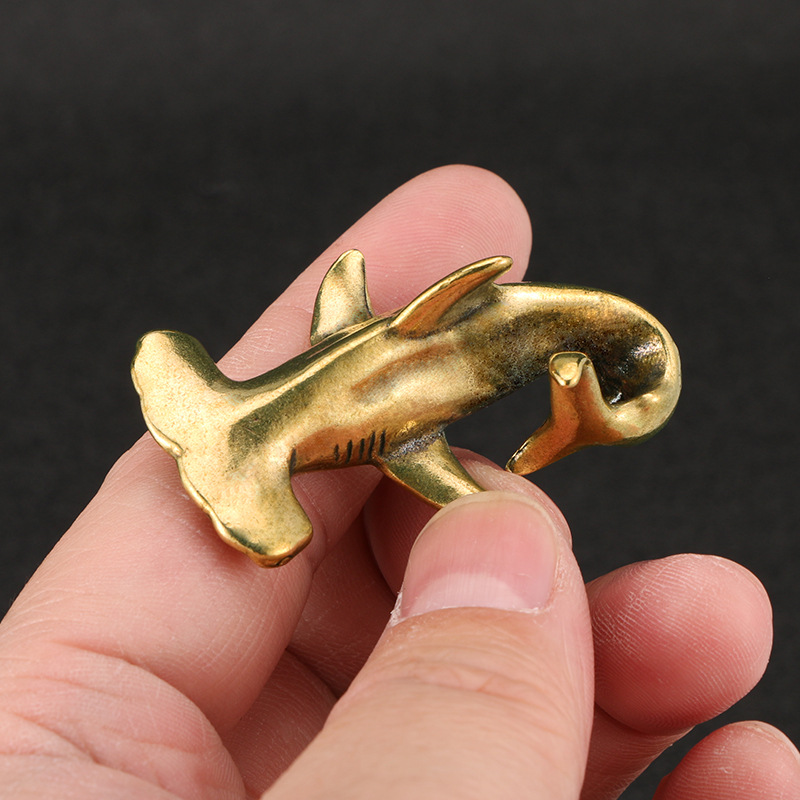 Hammerhead Shark Brass Desk De - Retro Gaming Decor recensione e prezzo
