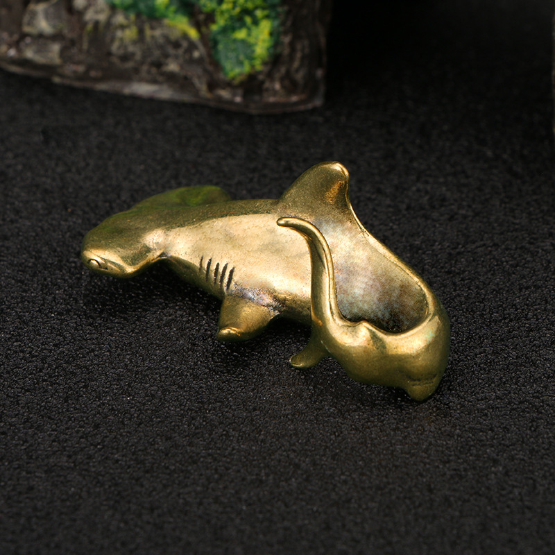 Hammerhead Shark Brass Desk De - Retro Gaming Decor recensione e prezzo