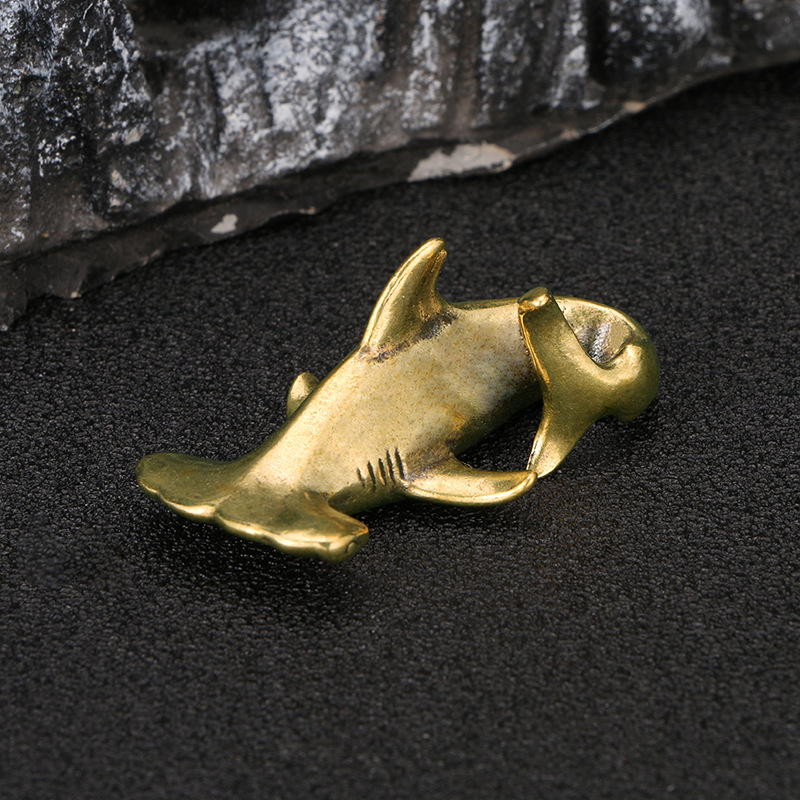 Hammerhead Shark Brass Desk De - Retro Gaming Decor recensione e prezzo