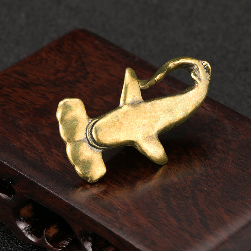 Hammerhead Shark Brass Desk De - Retro Gaming Decor recensione e prezzo