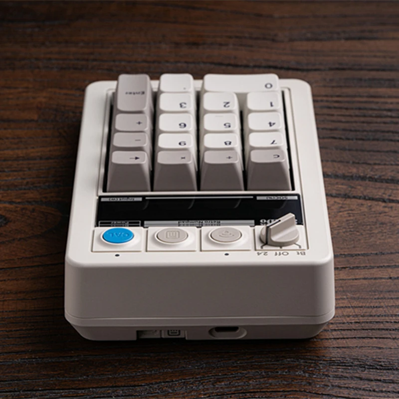 8BitDo Retro 18 Mechanical Num - Retro Gaming Corps recensione e prezzo